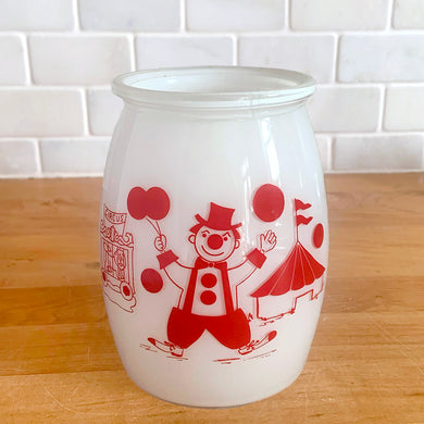 Vintage mid-century Circus Clowns white glass canister painted with red clown and circus motif. No lid. Crafted by Bartlett Collins, 1950s. A sweet sized jar to store dry goods and add whimsy to your kitchen decor.

In excellent condition, no chips.

Measures 4 x 5 1/2 inches