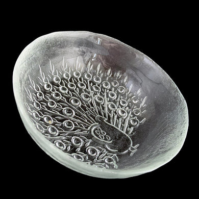 Vintage clear Riikinkukko glass bowl, features a resplendent peacock displaying his tail feathers. Designed by Raija Luoto for Humppila Glassworks, Finland, 1960s. Use this lovely piece of art glass as tableware or decor.

In excellent condition, no chips.

Measures 6 3/4 x 6 3/4 x 2 inches