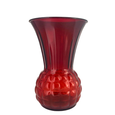 Vintage Royal Ruby pineapple shaped glass trumpet vase. Crafted by Anchor Hocking, USA, 1938 onward. This graceful vase will look stunning with any floral arrangement and perfect for a Christmas floral bouquet!

In excellent condition, no chips or wear.

Measures 6 1/2 x 8 3/4 inches