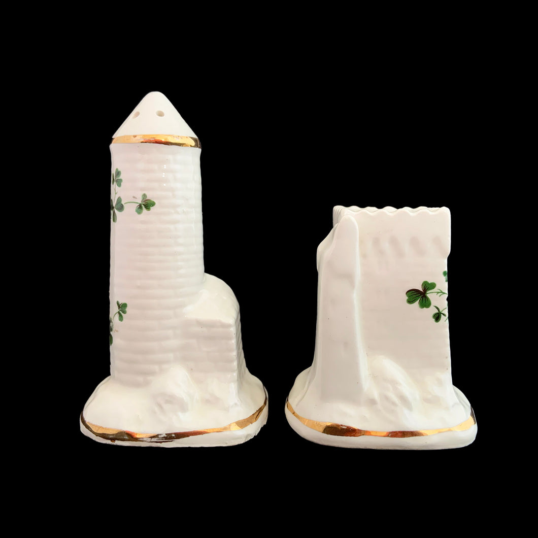 Vintage Shamrock castles ceramic salt and pepper shakers featuring green shamrocks with gold trim. Crafted by Carrigaline Pottery, Ireland. 

In excellent used condition, no chips/cracks/repairs.