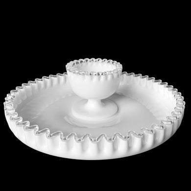 This vintage milk glass Silver Crest shrimp and dip set features a classic clear crimped edge. Crafted by the Fenton Art Glass, USA, between 1942 - 1969. A stunning example of mid-century tableware that will always be in style no matter your decor style. Fill with your favourite snacks and dips for everyday and special occasion entertaining. Makes a wonderful wedding, bridal shower or housewarming gift! In excellent condition.