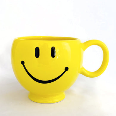 Bring on the happy with this vintage smiley face mug. Produced by Teleflora Gift in China.  In excellent condition, free from chips/cracks/repairs. Looks like it's barely been used.  Measures 4 1/4 x 4 1/8 inches  Capacity 20 ounces