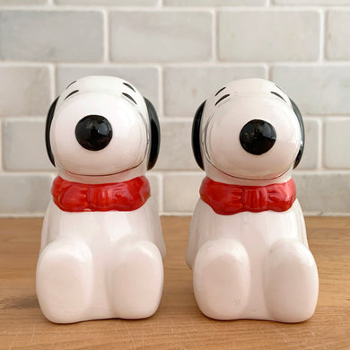 Vintage retro Snoopy character ceramic salt and pepper shakers with plastic stoppers. B&M Inc., Taiwan, 1970s. Add these adorable and highly collectible shakers to your collection!

In excellent vintage condition, no chips/cracks/repairs. Maker's mark and sticker.

Measures 2 1/4 x 2 3/4 x 3 3/4 inches