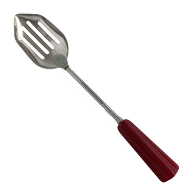 Vintage stainless steel kitchen scraper slotted cooking spoon set featuring maroon bakelite handle. This spoon makes it easy to get into the corners of a pot or dish. Crafted by Skyline, England, 1950s.

In good used vintage condition.

Measures 12 1/2 inches long