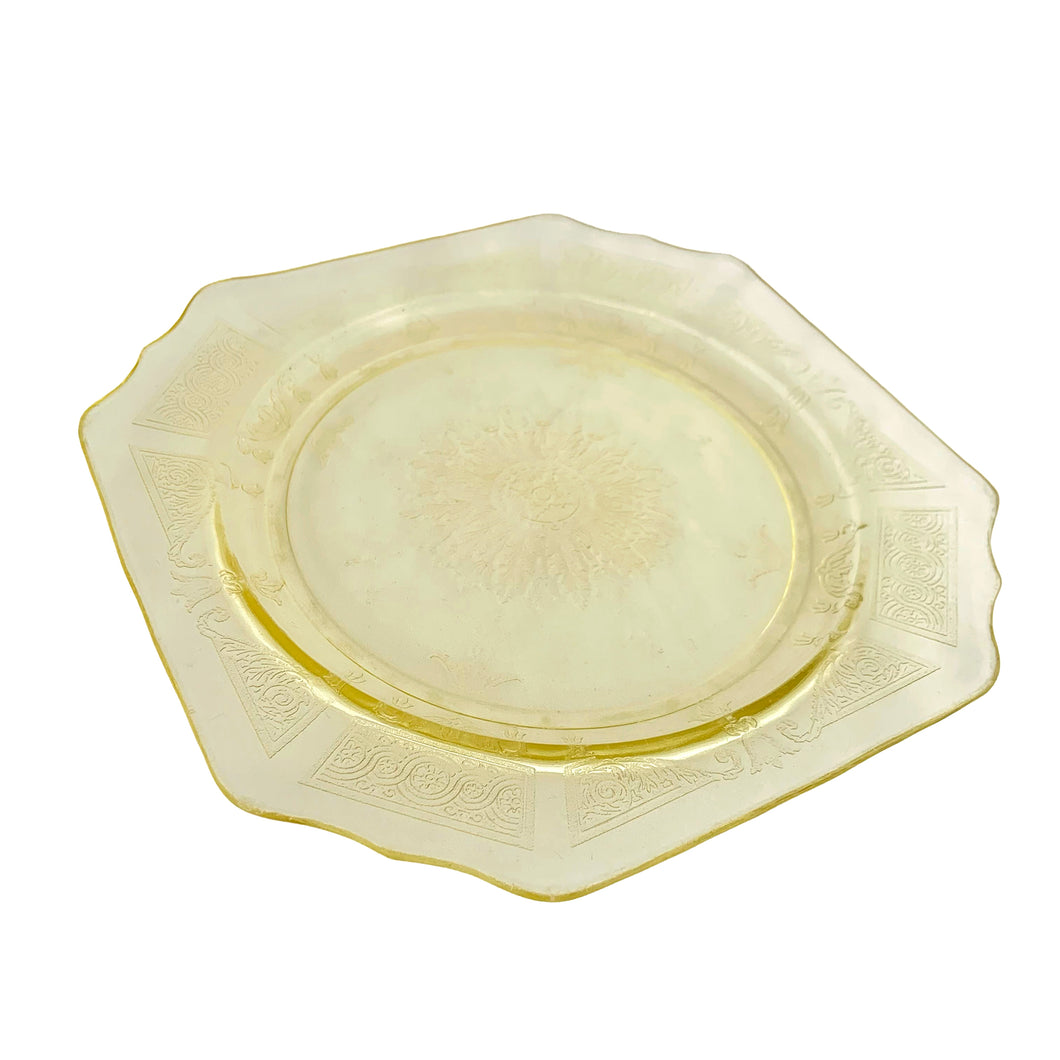 Striking sunshine topaz (yellow) depression glass dinner plate featuring the 