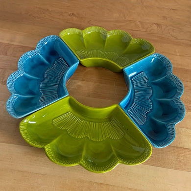 Vintage mid-century set of turquoise and blue lazy susan outer curved dishes. Works beautifully with your favourite centre bowl, or use as a stand-alone serving dishes for nuts, candies or your favourite snacks. Crafted by California Pottery, USA, circa 1950s. Shape L69. Add some Tiki style to your gathering!  In good vintage condition. One section has a small chip, see photo.
