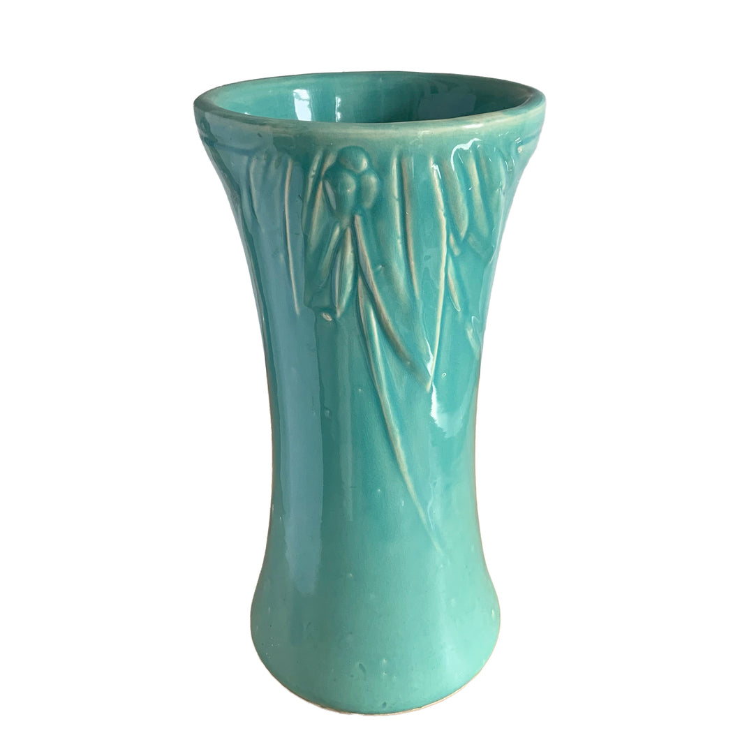 Beautiful vintage large turquoise trumpet vase with embossed leaves and berries at the rim. Crafted by McCoy Pottery, 1930s. This substantially sized vase is must for any art pottery collector!

In excellent vintage condition, no chips/cracks/repairs, manufacturers glaze pops, with age-related crazing. Unmarked.

Measures 7 1/4 x 14 inches