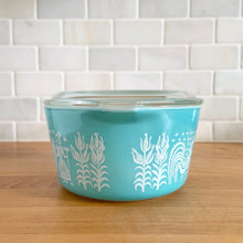 Load image into Gallery viewer, Vintage Turquoise PYREX Butterprint Casserole Dish with Lid | 1 Qt, Model 473, 1950/60s USA
