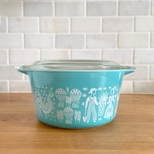 Load image into Gallery viewer, Vintage Turquoise PYREX Butterprint Casserole Dish with Lid | 1 Qt, Model 473, 1950/60s USA
