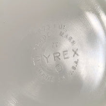 Load image into Gallery viewer, Vintage Turquoise PYREX Butterprint Casserole Dish with Lid | 1 Qt, Model 473, 1950/60s USA
