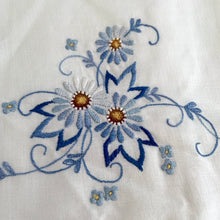 Load image into Gallery viewer, Jacks Daughter of All Trades Vintage Mid-Century Modern Store Shop Reseller Etsy Shopify Toronto Canada Free Porch Pick Up Local Delivery Worldwide Shipping Judy Weinberg Unique Gift Home Decor Farmhouse Cottagecore Cottage Core Shabby Chic Grannycore Bedroom Bed Linen Sheet 100% cotton White Flower Floral Embroidered Pillowcase
