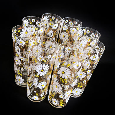 Enthusiastically, we present this remarkable set of eight daisy highball cooler cocktail glasses! Adorned with varying sized bright white enamel daisies and 22 karat gold gild leaves, these rare beauties were crafted by Culver Ltd., USA in the 1950s and bear the Culver signature. Miraculously, these highly collectible items have endured for over 70 years in extraordinary condition! These glasses will no doubt amp up the mid-century vibes of your bar cart! Measures 2 1/2 x 7 inches. Capacity 12 ounces