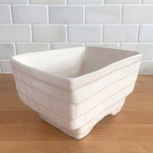 Load image into Gallery viewer, Vintage gloss white glazed figural rectangular strawberry basket ceramic planter. Crafted by Brush Pottery, 1940s. This rare piece is must for any Brush art pottery collector!

In excellent vintage condition, no chips/cracks/repairs. Maker's mark.

Measures 7 1/2 x 5 1/2 x 4 1/8 inches
