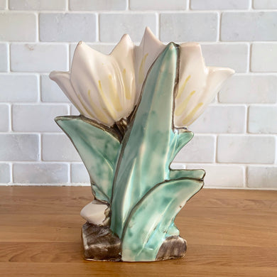 Rare vintage mid-century matte white double tulip vase. Crafted by McCoy Pottery, USA, 1948. This special piece is must for any art pottery collector!

In as found condition, with chip to leaf, no cracks/repairs. Maker's mark.

Measures 7 x 3 5/8 x 8 inches