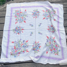 Load image into Gallery viewer, Wilendur Daisy Bouquets Vintage Tablecloth, 48" x 50"
