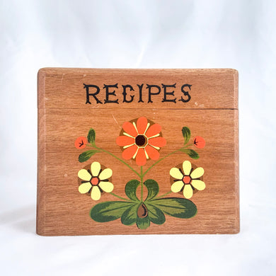 Put the flower power into your recipes with this retro vintage wood recipe box featuring hand painted yellow, orange and green florals. Filled with alphabet dividers and lined cards. A funky practical piece to store your treasured recipes and brighten up your kitchen!   In excellent condition. Looks brand new!  Measures 5 1/2 x 3 3/8 x 4 1/2 inches