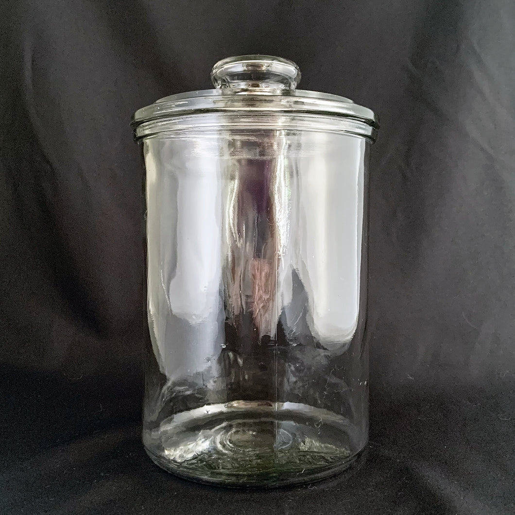 Highly collectible antique vintage Wrigley's Spearmint Gum clear glass advertising apothecary jar with the company and product logo impressed on the bottom. 