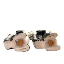 Load image into Gallery viewer, Jacks Daughter of All Trades Vintage Store Shop Etsy Shopify Toronto Canada Free Porch Pick Up Local Delivery Worldwide Shipping Judy Weinberg Unique Hostess Sustainable Gift Home Decor Collector Day Farmhouse Cottagecore Cottage Grannycore Shabby Chic Kitchen Collectible Decor Tableware  hand painted yellow clothespinned nose skunk salt and pepper shakers Norcrest Japan 1950s
