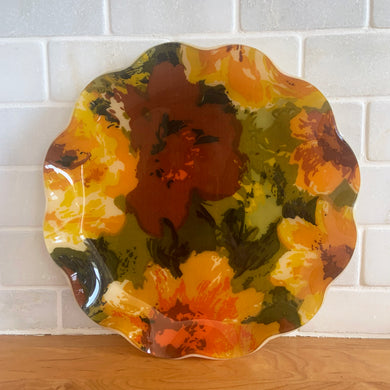 This retro FAB serving tray screams SPRING with its vibrant orange, yellow, brown and green florals. This gorgeous decorator fabric was pressed between 2 layers of a plastic material and molded into a tray with a sweet ruffled edge. Produced by Hardy Glenwood in Canada, circa 1960s/70s. A great addition to your spring and summer entertaining!

In excellent condition.

Measures 9 inches