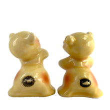 Load image into Gallery viewer, Vintage hand painted yellow Snuggle Hugs hugging bears salt and pepper shakers. Designed by Ruth Van Tellinger, USA, 1940s. Add these adorable kitschy shakers to your collection!

In excellent condition, no chips/cracks/repairs. Impressed maker&#39;s mark on the bottom.

Measures 2 3/8 x 2 3/4 x 3 3/8 inches
