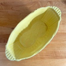 Load image into Gallery viewer, Vintage glossy yellow speckle glazed oval ceramic planter. Crafted by Robinson Ransbottom Pottery Co., USA, 1960s. A unique piece to add to your art pottery collection!

In excellent condition, no chips/cracks/repairs. Maker&#39;s marks.

Measures 11 1/4 x 5 1/2 x 3 1/2 inches
