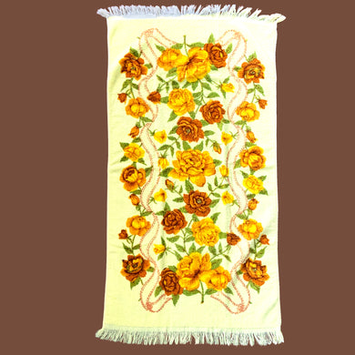 This vintage yellow 100% cotton terry cloth towel features a pattern of roses in yellow, orange, ochre and green finished with fringed edges. Can be used as a larger hand towel or bath towel. Crafted by Sears, Canada, circa 1970s. Deck out your home or cottage bath with the fabulous retro towel!

In excellent, like-new condition, free from tears/stains.

Measures 21 1/4 x 40 inches