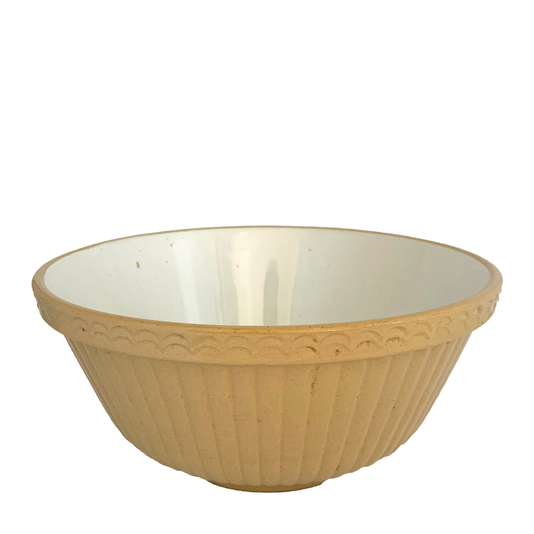 Vintage yellow ware mixing bowl with vertical ribbed pattern and decorative rim. Crafted by Mason Cash, 1950s. A well-crafted piece of stoneware offering a nostalgic vibe to your farmhouse or cottage kitchenware and decor!

In excellent condition, no chips/cracks/repairs. Marked Made in England.

Measures 10 3/8 x 4 1/2 inches