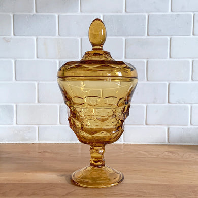 Gorgeous vintage amber Georgian footed and lidded pressed glass candy jar #6918 featuring a honeycomb pattern. Crafted by Viking Art Glass, 1940 - 1998. Makes a wonderful candy jar!

In excellent condition, no chips.

Measures 4 5/8 x 9 1/4 inches