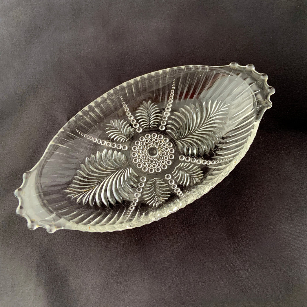 Loving this elegant art deco pressed glass tray! Its bubble and fern design is so elegant!  Easily repurpose as a trinket, candy or nut dish.  In excellent condition, no chips or cracks.  Measures 8 1/4 x 4 1/4 x 1 1/4 inches