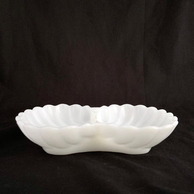 This pretty double sea shell milk glass soap dish was made for Avon in the 1970s. Perfect addition to coastal theme decor. Could be used as intended for soap or as a candy or trinket dish.  In excellent condition, no chips or cracks.  Size: 7.25