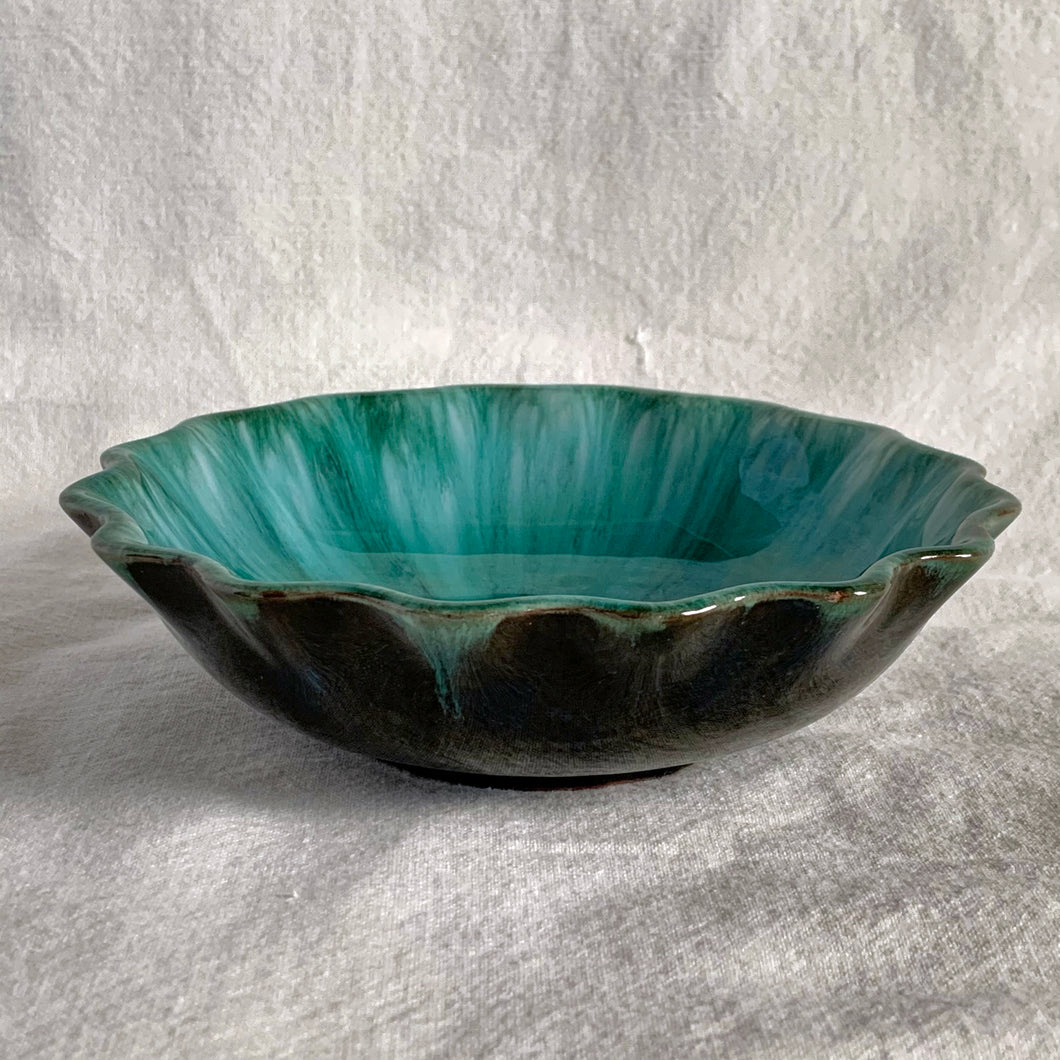 This is a great vintage serving dish for candies, chocolates, nuts or use it for keys on a foyer table. This redware piece is quite lovely with drip glaze finish in green/blue/turquoise. Unstamped bottom. Produced by Blue Mountain Pottery, Canada, circa 1970s.  Excellent condition, no chips or cracks.  Measures 7 x 2 inches