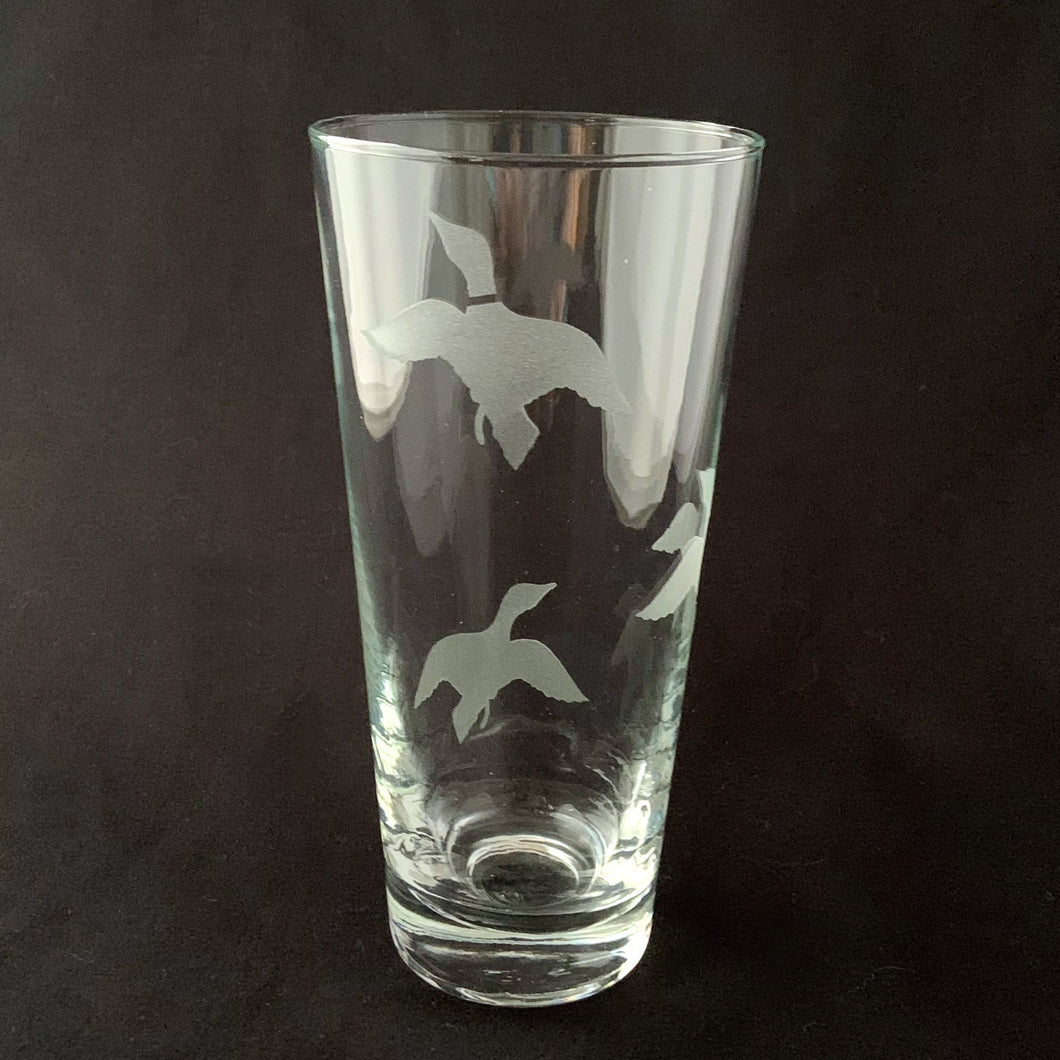 Fabulous mid century cocktail glass with etched frosted ducks in flight. Produced by the Libbey Glass Co. in the USA, circa 1970. These glasses will look fabulous on a bar cart and even better in your guests' hands saying 