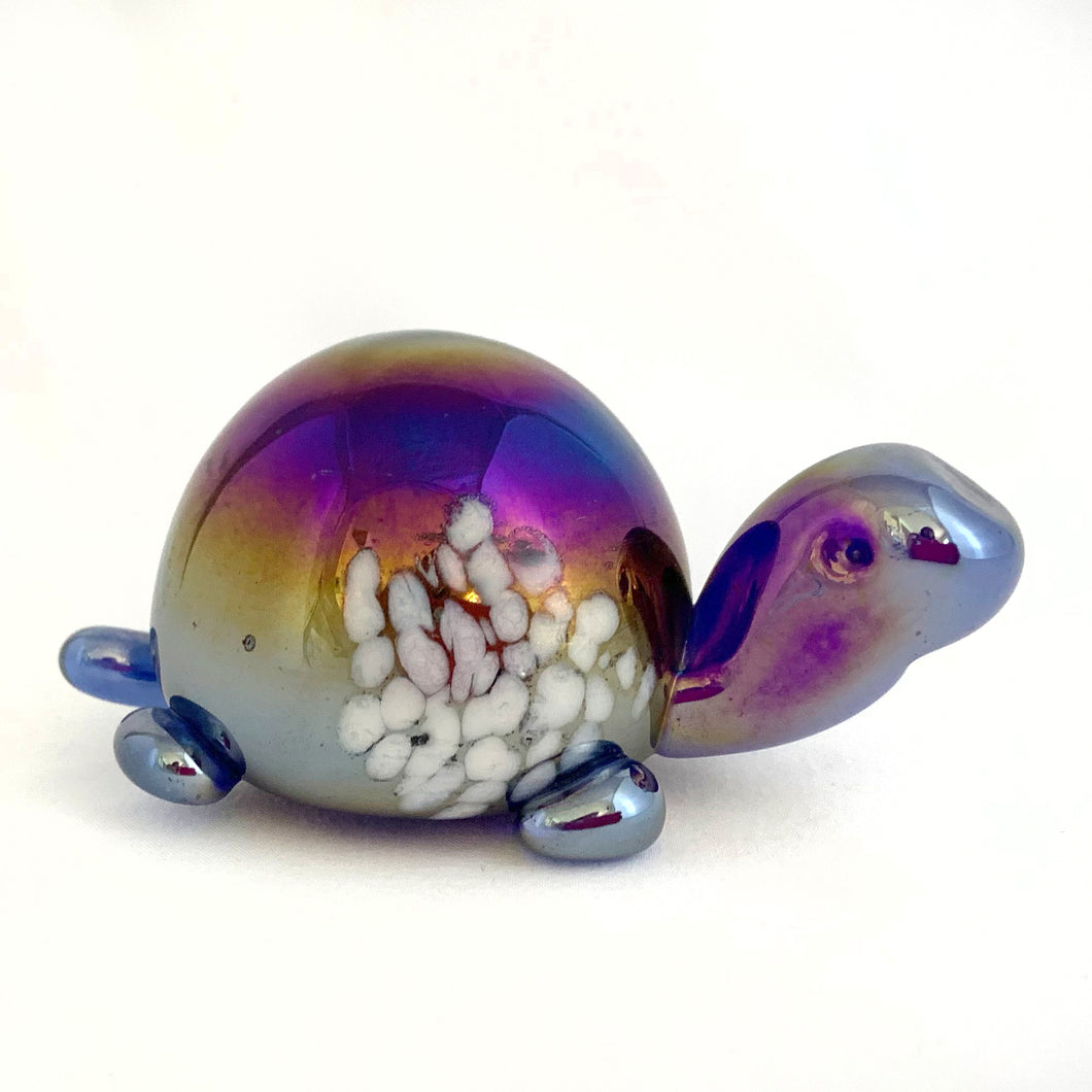 Vintage hand blown iridescent blue carnival glass turtle paperweight with infused white spots on the body.  In good vintage condition with a scuff mark show in pic 2. Unsigned.  Measures 4