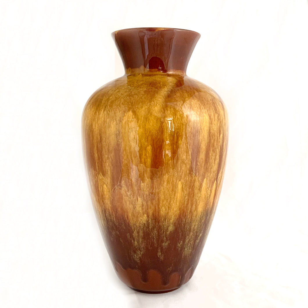 Stunning vintage harvest gold drip glaze urn-shaped redware vase. Produced by Blue Mountain Pottery between 1968 - 1982.  In excellent condition, free from chips/cracks/repairs.  Measures 6-1/4
