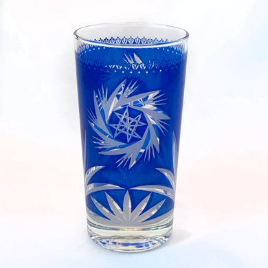 Vintage mid-century royal blue atomic pinwheel and palm frond patterned 10oz high ball cocktail glass. The faux decoration mimics cut to clear bohemian glass. The perfect way to add glam to your bar cart!  In excellent condition, no chips or cracks.  Measures 2 3/4 x 5 3/8 inches  Capacity 10 ounces