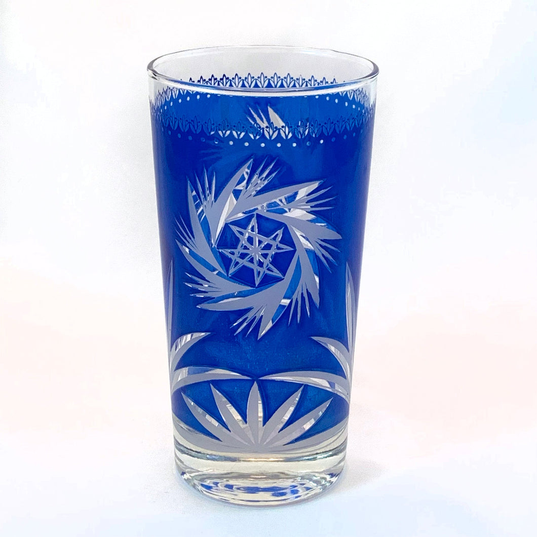 Vintage mid-century royal blue atomic pinwheel and palm frond patterned 10oz high ball cocktail glass. The faux decoration mimics cut to clear bohemian glass. The perfect way to add glam to your bar cart!  In excellent condition, no chips or cracks.  Measures 2 3/4 x 5 3/8 inches  Capacity 10 ounces