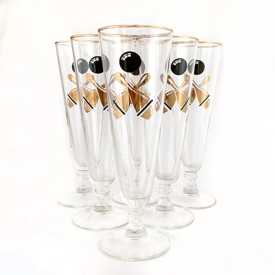 If you have a bowler and beer lover in your life, we've got the glasses! This is a set of vintage pilsner glasses illustrated with a black bowling  and gold pins graphic .  In excellent condition, free from chips/cracks/wear.  Measures 8-1/2
