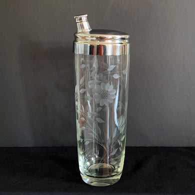 Fabulous vintage WJ Hughes cut Corn Flower glass cocktail shaker with chrome lid. West Virginia Glass blank, 1940s. Classic barware never goes out of style. Makes a wonderful wedding or housewarming gift!

In excellent condition, no chips.

Measures 3 3/4 x 10 3/4 inches