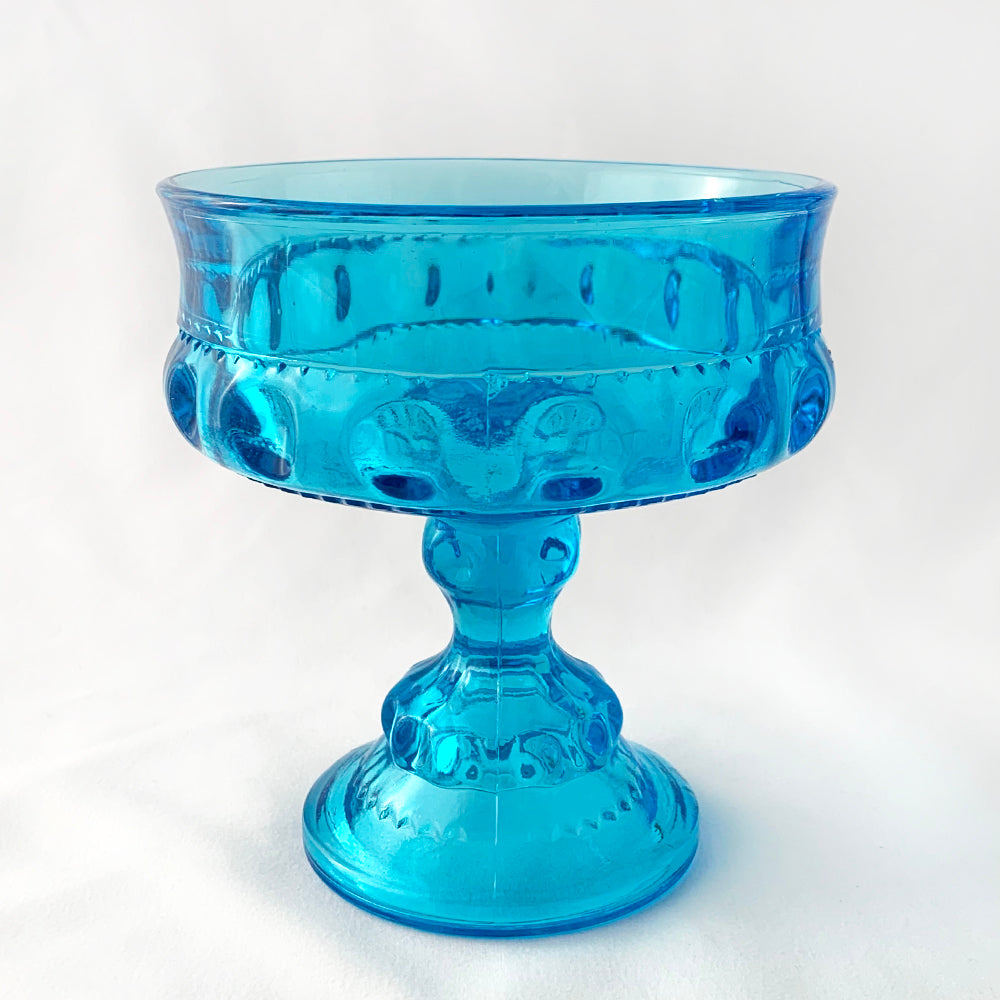 This classic vintage round compote in the 
