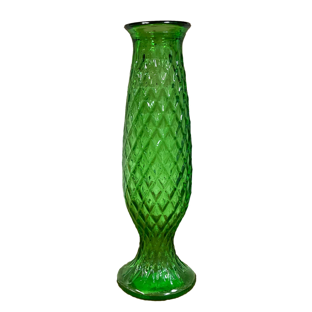 A lovely pressed glass emerald green bud vase with a quilted diamond pattern. Produced by E.O. Brody Glass Company, circa 1970. Perfect to display a pretty floral bouquet and an excellent piece for wedding or bridal shower decor.  In excellent condition, free from chips or cracks.  Size: 2-3/8