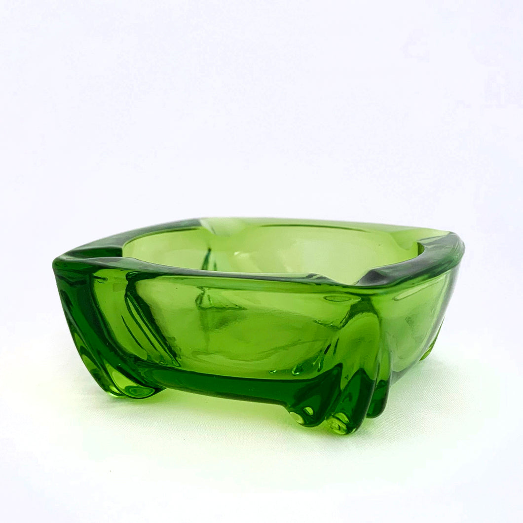 Vintage mid-century art deco style emerald green pressed glass square patio ashtray with stylized foot. Produced by Duncan Miller.  In excellent condition, free from chips/cracks.  Measures approximately 3-1/2