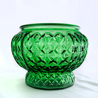 Vintage emerald green vertically ribbed pressed glass round planter or vase with a sweet repeating four point star pattern, A135. A great piece of mid-century glass made by the EO Brody Glass Company. Circa 1960s. Perfect to use as a planter or pair it with a flower frog to make beautiful arrangements. Could also be used as a candy bowl.  In excellent condition, no chips or cracks.  Measures 6