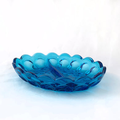 We can't get enough of laser blue glass! This vintage two part relish in the Fairfield pattern was produced by the Anchor Hocking Glass Co. between 1972 - 1973. A lovely piece for serving your favourite pickles, olives or onions. Easily repurposed as a trinket dish!

In excellent condition, no chips.

Measures 7 x 1 1/2 inches