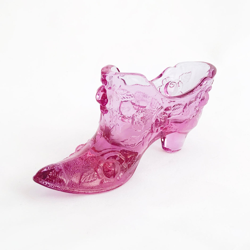 Pretty in pink! This pressed glass shoe is detailed with cabbage roses and even has a stippled bottom just like a real shoe. Produced by the Fenton Glass Company USA.   It's in excellent condition, no chips or cracks. Unmarked.  Measures 5-3/4