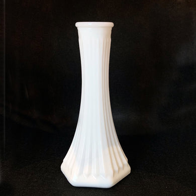 A very popular piece, this vintage gothic patterned six sided milk glass bud vase was made by the E.O. Brody Company, USA, circa 1960s. Any flower arrangement will look beautiful in this simple and elegant white vase. A perfect addition to your vintage, farmhouse or wedding decor.  In excellent condition, no chips or cracks.  Measures 6 inches