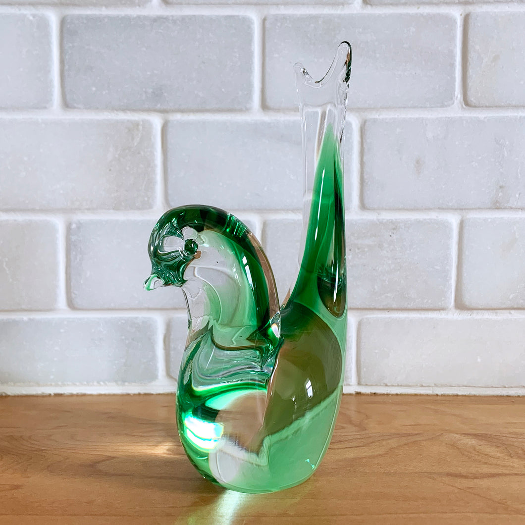 A gracefully sculpted green and clear vintage art glass dove bird figurine with nicely polished bottom. Produced by Rubelli V. A. Murano in Italy.  In excellent condition, free from chips/cracks.  This bird stands 2-1/4