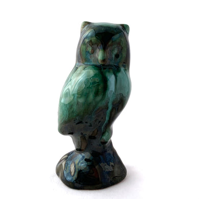 This sweet vintage redware owl is finished in green drip glaze. Produced by Blue Mountain Pottery Canada, circa 1970. This piece would be perfect as an accessory in any room or would suite any decor style.  Excellent condition, no chips or cracks.  Size: 5-1/4