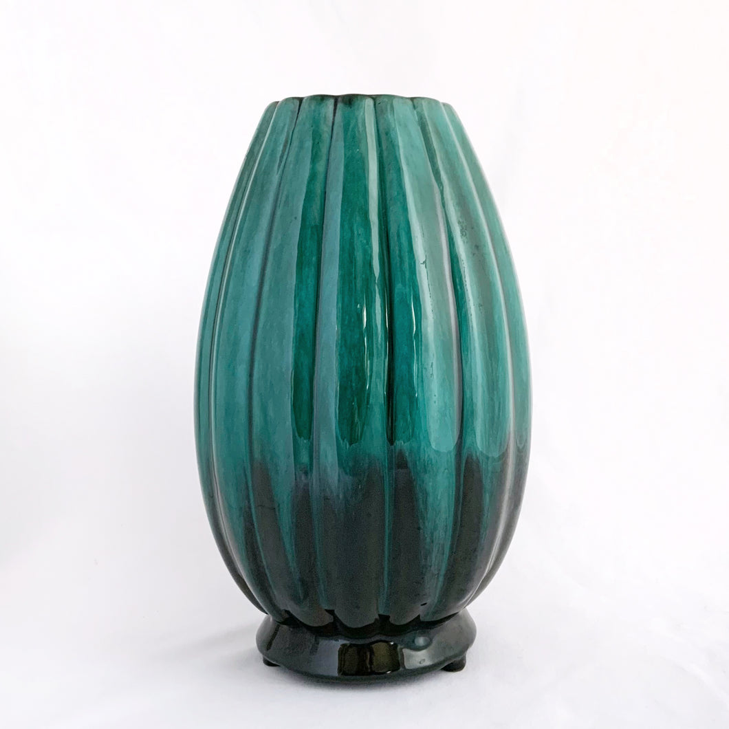 A gorgeous art pottery vase with an ovoid shape, scalloped detail finished in green drip glaze. Produced by Evangeline Pottery Canada.  In excellent condition, no chips or cracks. Maker's marks present on the bottom  Size: 5