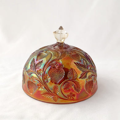 Rare antique vintage marigold Inverted Strawberry iridescent carnival glass butter dish dome. Crafted by Cambridge Glass, 1920s. Pair with a matching carnival glass plate, or craftily repurpose as a hanging planter.

In excellent condition, no chips.

Measures 5 1/2 x 4 3/4 inches