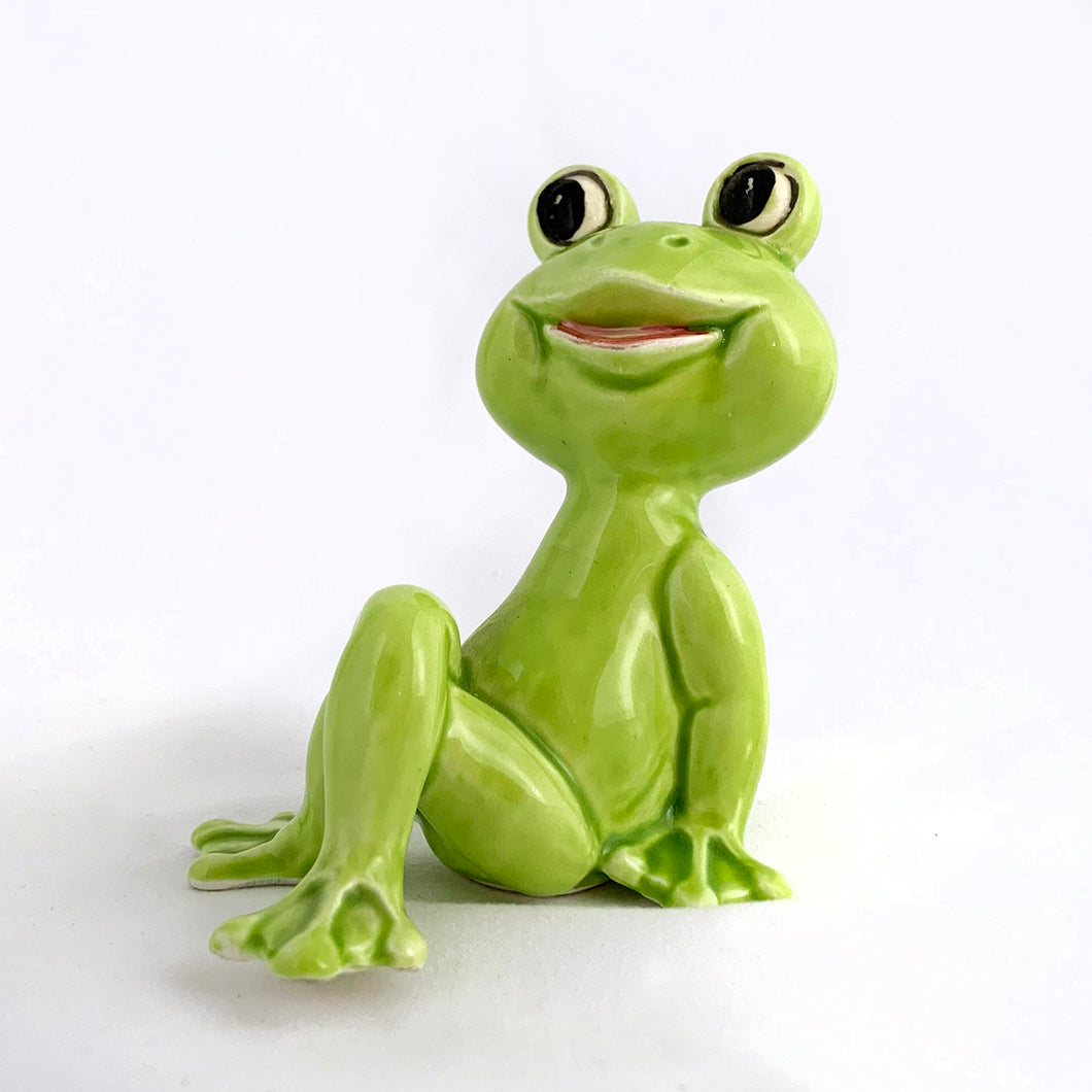 Adorable vintage mid-century ceramic figurine of a smiling, cross-legged lounging lime green frog. Produced by Noritake of Japan for Gift Craft Toronto, circa 1970s. A great decor piece...it's just such a happy and fun piece!  In excellent  condition free from chips/cracks/repairs.  Measures 3 1/4 inches tall